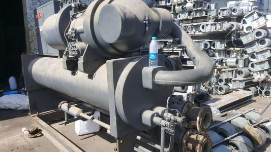 特灵螺杆空调机组吊装搬运