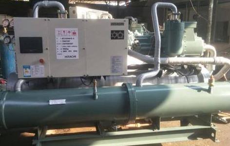 特灵螺杆空调机组吊装搬运