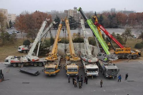 玉石泰山石吊装搬运