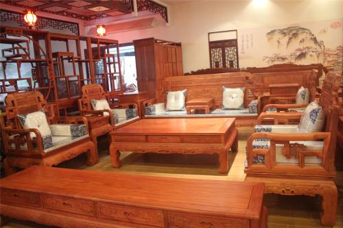 黄花梨红木制品吊装搬运