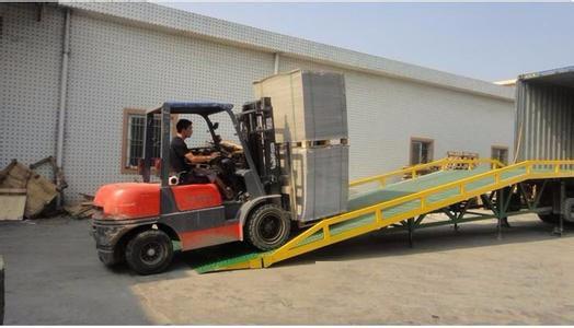 集装箱设备人工装卸搬运